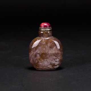 A CHINESE AGATE SNUFF BOTTLE 