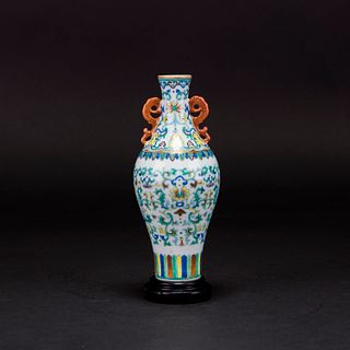 A DOUCAI OLIVE-SHAPED VASE WITH DAOGUANG MARK 
