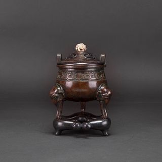 A TRIPOD CHENXIANG CENSER WITH COVER AND BASE 