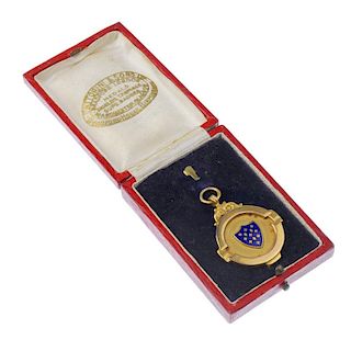 1930's 9ct gold and enamel sporting medal, engraved to the reverse 'S. & D.L. DIV. II WINNERS 1930-3