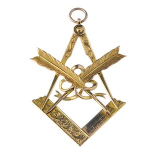 Masonic Jewel, 9ct gold, set square with compass and central crossed feathers. Hallmarked Birmingham