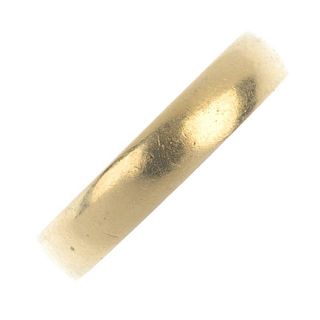 An early 20th century 18ct gold band ring. Hallmarks for Birmingham, 1918. Weight 5.6gms. <br><br>Fo