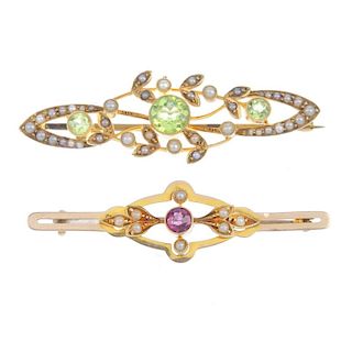 Two early 20th century 15ct gold gem-set bar brooches. To include a peridot three-stone brooch with
