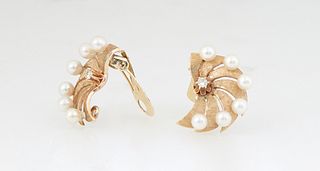 Pair of 14K Yellow Gold Clip Earrings, mid 20th c., of semicircular fan form, the border mounted with six 4mm pearls around a center with a 15 point r