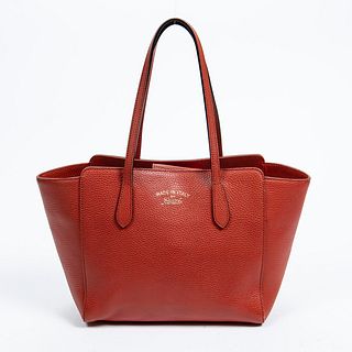 Gucci Swing Tote Bag, in red grained calf leather with golden hardware, opening to a beige lined interior with two side open storage compartments and 