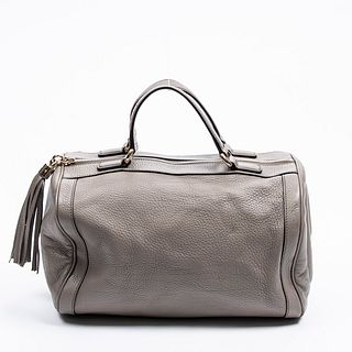 Gucci Soho Boston Bag, in gray grained calf leather with champagne hardware, opening to a beige canvas lined interior with a side zip closure compartm
