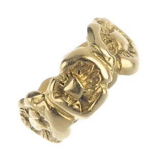 An 18ct gold band ring. Designed as a repeating floral motif. Hallmarks for London. Ring size F. Wei
