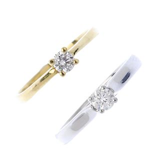Two diamond single-stone rings. Each designed as a brilliant-cut diamond, to the plain band. Estimat