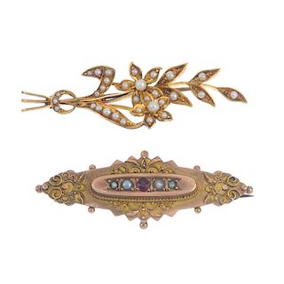A selection of four brooches. To include an early 20th century 15ct gold split pearl floral spray br