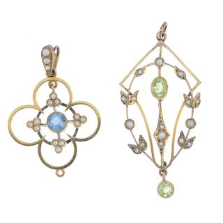 Two early 20th century gem-set pendants. To include a 9ct gold peridot and split-pearl openwork foli