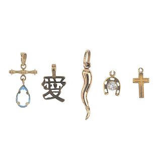 A selection of jewellery. To include mostly single earrings and chains, together with other jeweller