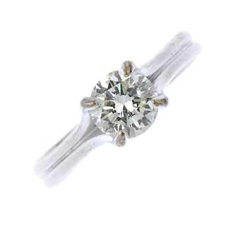 A diamond single-stone ring. The brilliant-cut diamond, to the crossover gallery and grooved band. E