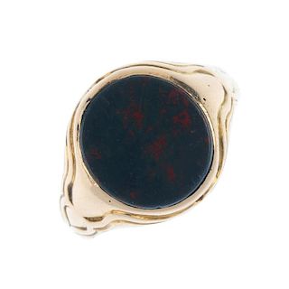A gentleman's early 20th century 15ct gold bloodstone signet ring. The oval-shape bloodstone panel,
