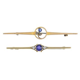 A selection of jewellery. To include two gem-set bar brooches, a plain bar brooch, a foliate engrave