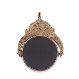 A late Victorian 9ct gold hardstone swivel fob. The bloodstone and carnelian discs, rotating to the