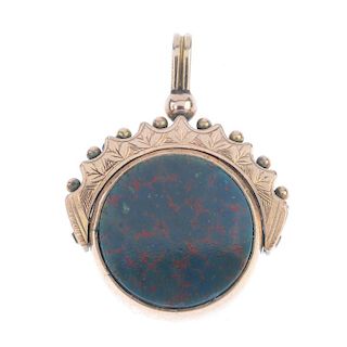 A late Victorian 9ct gold hardstone swivel fob. The circular bloodstone and carnelian disc sides, r