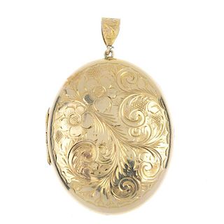 A locket. The locket engraved with acanthus to the front and plain to the back, opening to reveal tw