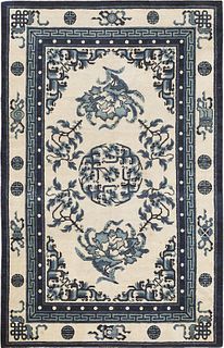 ANTIQUE CHINESE RUG. 6 ft x 4 ft (1.83 m x 1.22 m).