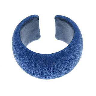 A dyed stingray cuff. Signed Maximos. Inner diameter 5cms. Width 4cms. <br><br>Overall condition goo