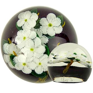 Justin Lundberg, American (20th C) White Blossoms Glass Paperweight