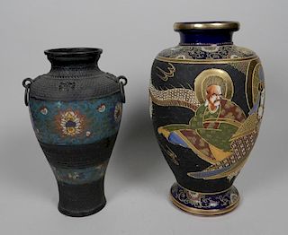 2 Asian vases