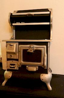 Salesman's sample stove ''Qualified Range''