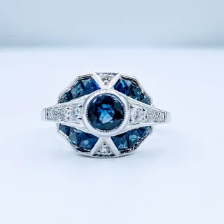 Stunning Sapphire & Diamond 18k Ring