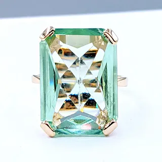 Lovely 14K Gold Cocktail Ring with Vintage Green Glass
