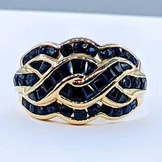 Beautiful Sapphire & Solid Gold Cocktail Ring