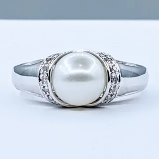 Fashionable Pearl & Diamond Dress Ring