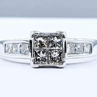 Striking Diamond "Illusion" Engagement Ring