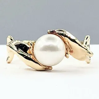 Playful Pearl & Solid Gold Dolphin Ring