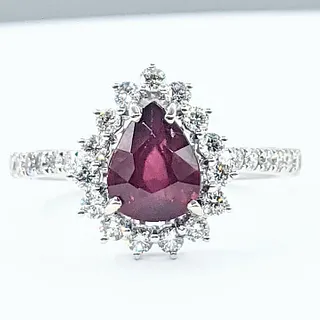 Sophisticated Garnet & Diamond Fashion Ring