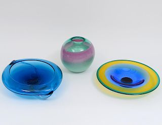 GROUP OF THREE CONTEMPORARY GLASS TABLE ARTICLES