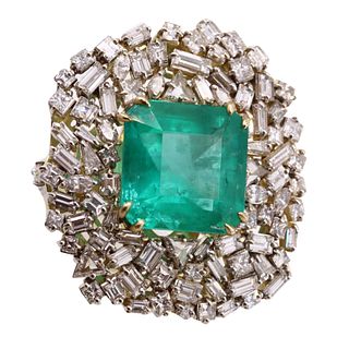 Cocktail 18k Gold Ring with Emerald and Diamonds