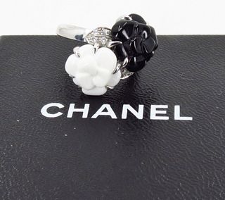 Sold at Auction: Chanel - 18k Gold - Camellia Black Onyx Flower Ring - Size  US 8