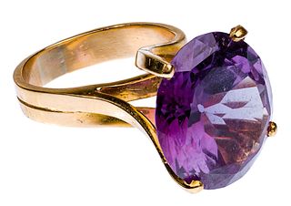 20k Gold and Purple Sapphire Ring