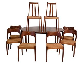Nine Piece Danish Modern Kofod Larsen Dining Set, to include an oval table with two leaves and six chairs, along with two additional extra chairs, hei