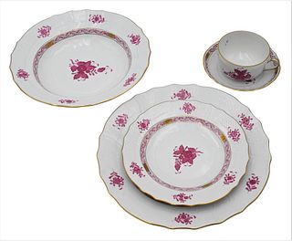 62 Piece Herend Chinese Bouquet Raspberry Dinner Service, consisting of 10 dinner plates, 10 salad plates, 10 dessert plates, 10 rimmed bowls, 10 tea 