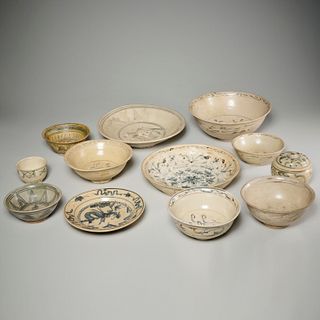 Group (12) Swatow & Sukhothai porcelain wares
