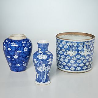 Chinese blue & white Hawthorne pattern porcelains