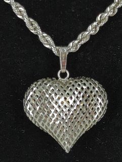 14kt White Gold Necklace With a Pendent