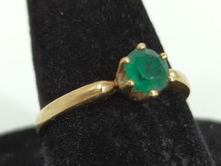 Vintage 10kt Yelllow Gold Ring With A Green Crystal Center Stone