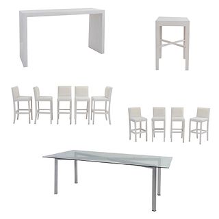 Set de muebles para bar. SXXI. Elaborado en madera y aluminio Consta de: 9 Sillas altas con respaldos cerrados y 3 mesas. Pzs: 12
