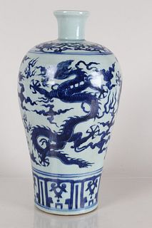 A Chinese Detailed Ancient-framing Dragon-decorating Blue and White Porcelain Fortune Vase 