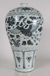 A Chinese Phoenix-fortune Blue and White Porcelain Fortune Vase 