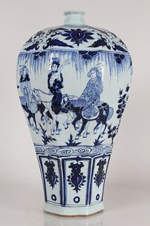 A Chinese Blue and White Story-telling Porcelain Fortune Vase 
