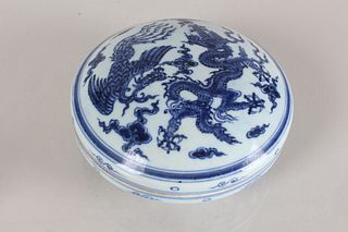 A Chinese Lidded Dragon-decorating Porcelain Fortune Dishes
