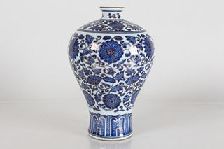 A Chinese Blue and White Fortune Porcelain Vase 