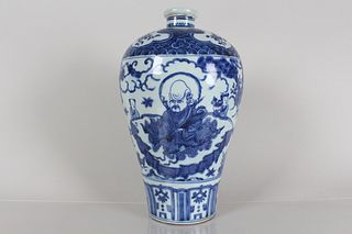 A Chinese Portrait Detailed Blue and White Porcelain Fortune Vase 